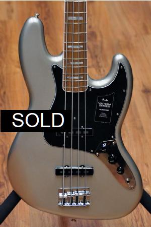 Fender Vintera 70s Jazz Bass Inca Silver Fender Vintera 70s Jazz Bass Inca Silver